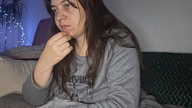 Cyndee Winter online show from 10-20-25, 04:40