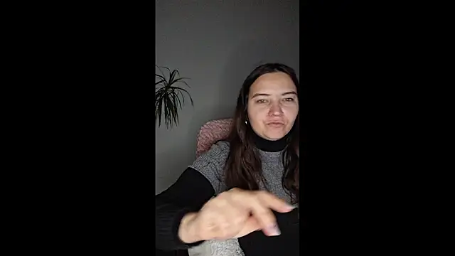 Cyndee Winter online show from 12-18-25, 03:40