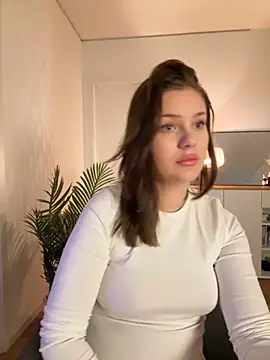 Snapshot of MaribelRiver chatting on 11-17-25, 08:14 MaribelRiver online show from 11-17-25, 08:14