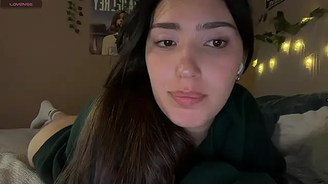Snapshot of Anisawithlove chatting on 05-12-26, 01:30 Anisawithlove online show from 05-12-26, 01:30