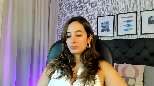 emma  smith1 online show from 02-13-25, 12:21