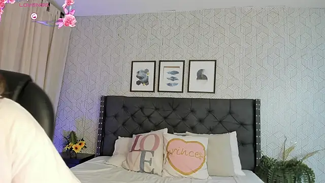 emma  smith1 online show from 02-18-25, 12:28