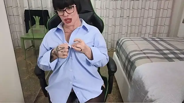 Snapshot of __Nina chatting on 02-07-25, 02:58 Nina online show from 02-07-25, 02:58