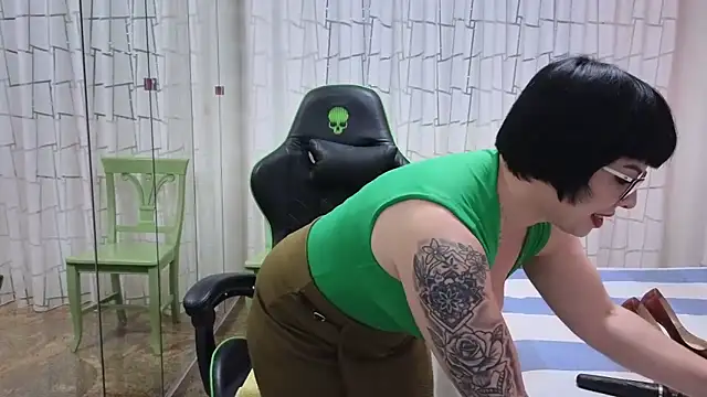 Snapshot of __Nina chatting on 02-27-25, 01:17 Nina online show from 02-27-25, 01:17