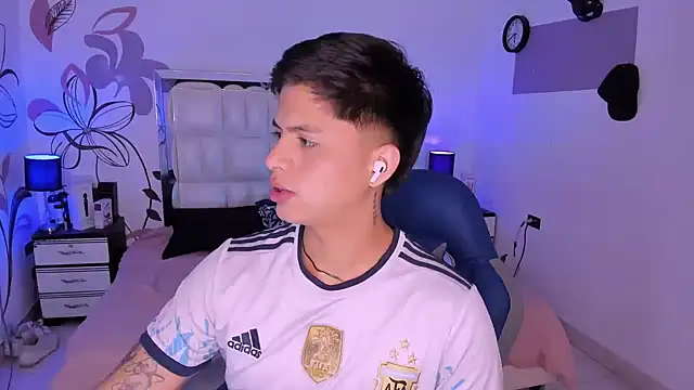 Niicky1  online show from 12-18-24, 08:47