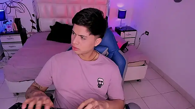 Niicky1  online show from 12-20-24, 09:06