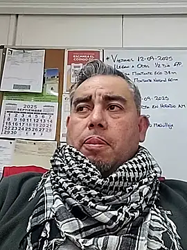 Snapshot of Manolete007x chatting on 09-12-25, 09:15 Manolete007x online show from 09-12-25, 09:15