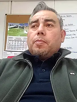 Snapshot of Manolete007x chatting on 10-28-25, 10:45 Manolete007x online show from 10-28-25, 10:45