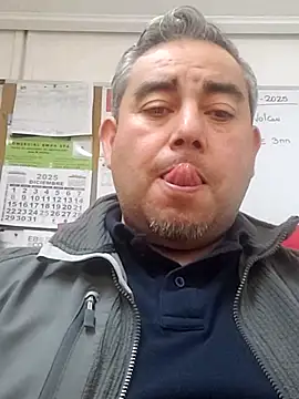 Snapshot of Manolete007x chatting on 12-19-25, 10:39 Manolete007x online show from 12-19-25, 10:39