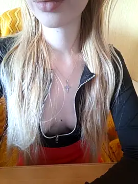 Elza kom online show from 09-18-25, 04:36