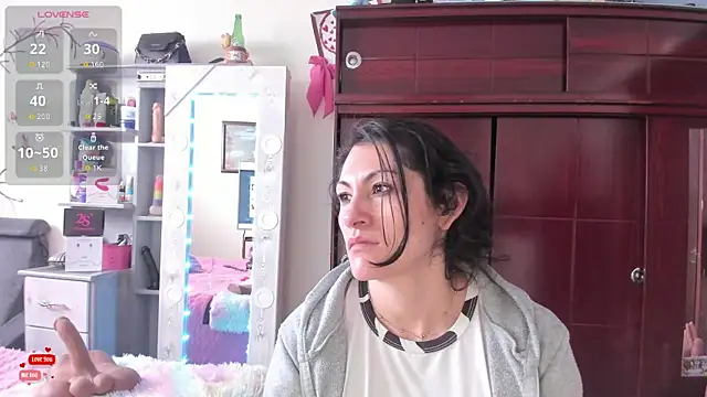 Snapshot of Rapunzeell_ chatting on 06-18-26, 02:21 Rapunzeell online show from 06-18-26, 02:21