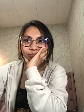 Snapshot of XSmaggiiee chatting on 12-18-24, 08:42 XSmaggiiee online show from 12-18-24, 08:42