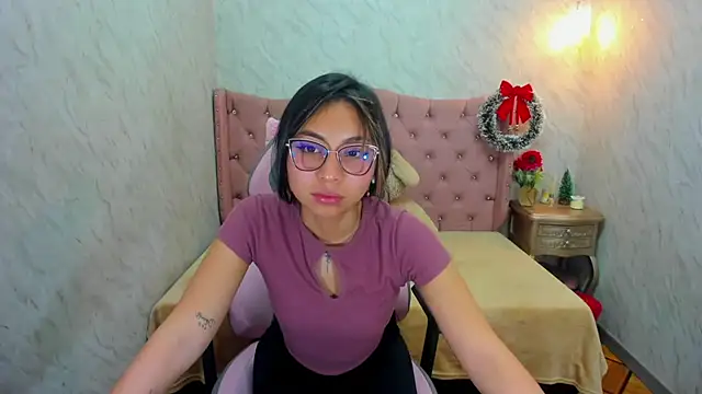 Snapshot of XSmaggiiee chatting on 12-24-24, 04:11 XSmaggiiee online show from 12-24-24, 04:11