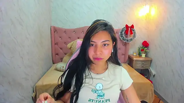 Snapshot of XSmaggiiee chatting on 12-29-24, 02:38 XSmaggiiee online show from 12-29-24, 02:38