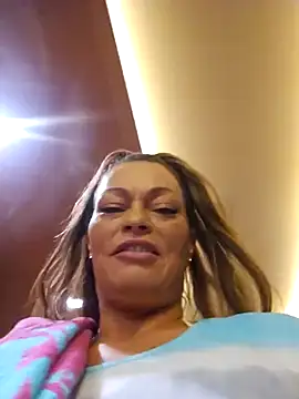 Snapshot of Erotic_and_Exotic chatting on 01-05-25, 03:22 Erotic and Exotic online show from 01-05-25, 03:22