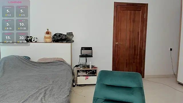 Snapshot of Brooooke chatting on 06-25-26, 02:10 Brooooke online show from 06-25-26, 02:10