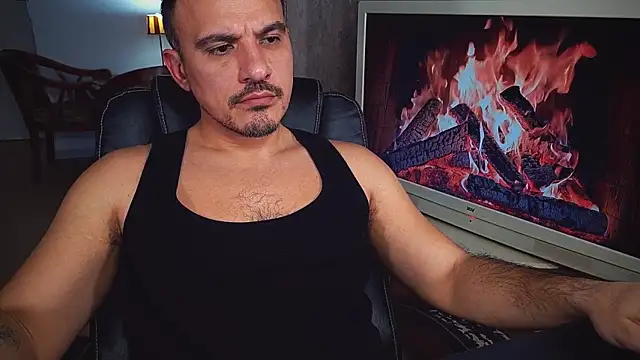 Snapshot of officeman7 chatting on 01-15-25, 03:18 officeman7 online show from 01-15-25, 03:18