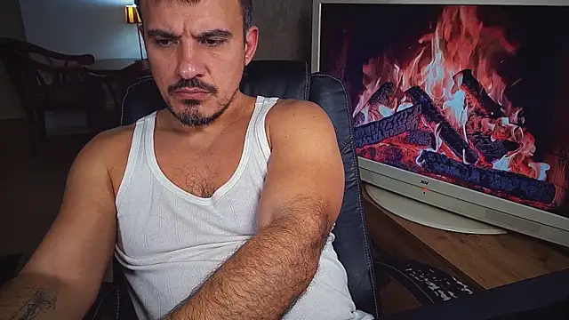 Snapshot of officeman7 chatting on 02-02-25, 04:32 officeman7 online show from 02-02-25, 04:32