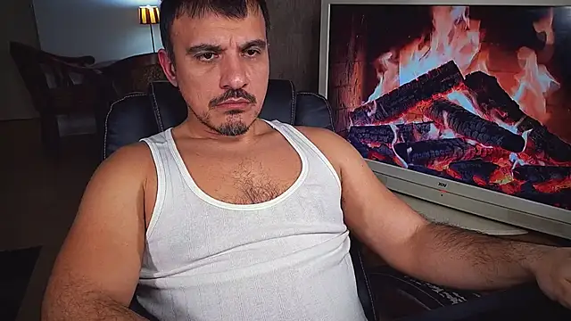 Snapshot of officeman7 chatting on 02-16-25, 04:42 officeman7 online show from 02-16-25, 04:42