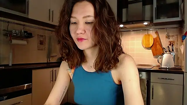 Snapshot of Kelly_Yon chatting on 12-14-24, 09:02 Kelly Yon online show from 12-14-24, 09:02