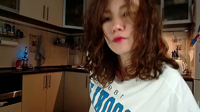 Snapshot of Kelly_Yon chatting on 12-26-24, 09:04 Kelly Yon online show from 12-26-24, 09:04