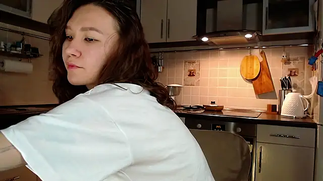 Snapshot of Kelly_Yon chatting on 12-28-24, 08:47 Kelly Yon online show from 12-28-24, 08:47