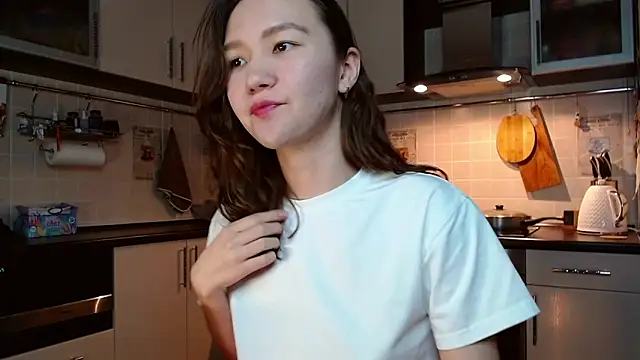 Snapshot of Kelly_Yon chatting on 03-14-25, 07:12 Kelly Yon online show from 03-14-25, 07:12