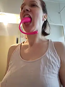 Snapshot of Exhibitionsplit chatting on 01-26-25, 12:43 Exhibitionsplit online show from 01-26-25, 12:43