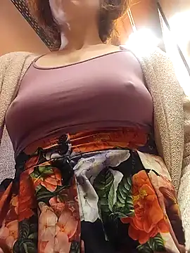 Snapshot of Exhibitionsplit chatting on 01-31-25, 12:18 Exhibitionsplit online show from 01-31-25, 12:18