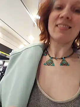 Snapshot of Exhibitionsplit chatting on 02-06-25, 03:31 Exhibitionsplit online show from 02-06-25, 03:31