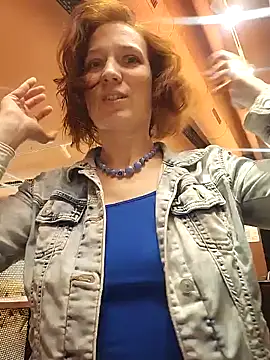 Snapshot of Exhibitionsplit chatting on 02-24-25, 03:20 Exhibitionsplit online show from 02-24-25, 03:20