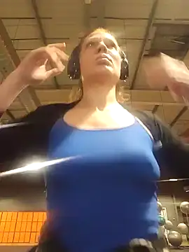 Snapshot of Exhibitionsplit chatting on 02-27-25, 09:36 Exhibitionsplit online show from 02-27-25, 09:36