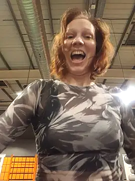 Snapshot of Exhibitionsplit chatting on 03-18-25, 09:32 Exhibitionsplit online show from 03-18-25, 09:32