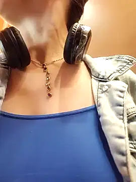 Snapshot of Exhibitionsplit chatting on 10-23-25, 11:31 Exhibitionsplit online show from 10-23-25, 11:31