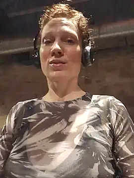 Snapshot of Exhibitionsplit chatting on 11-07-25, 02:17 Exhibitionsplit online show from 11-07-25, 02:17