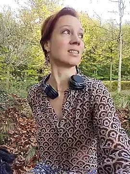 Snapshot of Exhibitionsplit chatting on 11-10-25, 02:05 Exhibitionsplit online show from 11-10-25, 02:05