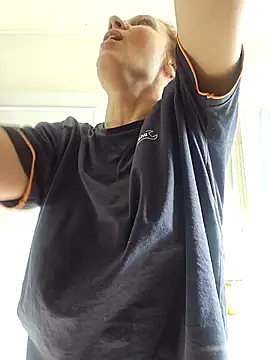 Snapshot of Exhibitionsplit chatting on 11-16-25, 11:38 Exhibitionsplit online show from 11-16-25, 11:38