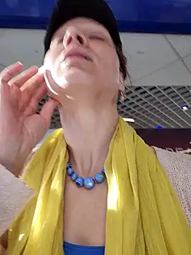 Snapshot of Exhibitionsplit chatting on 11-27-25, 01:13 Exhibitionsplit online show from 11-27-25, 01:13