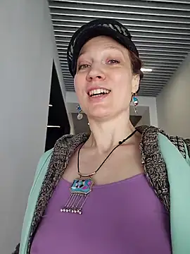 Exhibitionsplit online show from 04-17-26, 08:06