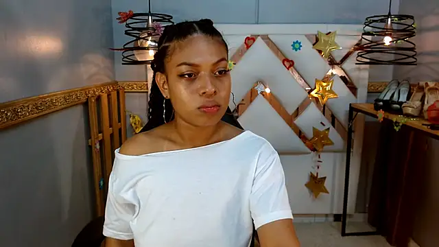 Snapshot of Naomi_Tylers chatting on 09-12-25, 11:37 Naomi Tylers online show from 09-12-25, 11:37