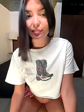 Snapshot of FoxyMx chatting on 11-30-25, 03:10 FoxyMx online show from 11-30-25, 03:10