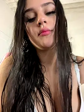 Snapshot of violet-333 chatting on 10-16-25, 05:03 violet-333 online show from 10-16-25, 05:03