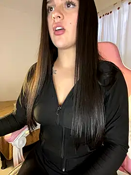 Snapshot of violet-333 chatting on 12-15-25, 06:34 violet-333 online show from 12-15-25, 06:34