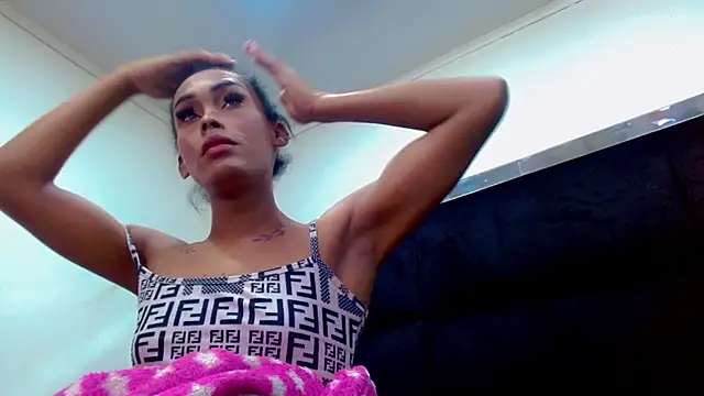 Snapshot of CoralineSweett chatting on 09-13-25, 07:02 CoralineSweett online show from 09-13-25, 07:02