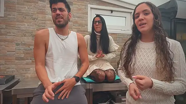 Snapshot of barfantasy chatting on 10-31-25, 10:38 barfantasy online show from 10-31-25, 10:38