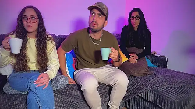 Snapshot of barfantasy chatting on 11-15-25, 10:56 barfantasy online show from 11-15-25, 10:56