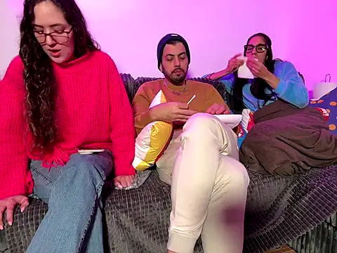 Snapshot of barfantasy chatting on 11-16-25, 10:54 barfantasy online show from 11-16-25, 10:54