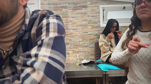 Snapshot of barfantasy chatting on 11-18-25, 10:31 barfantasy online show from 11-18-25, 10:31