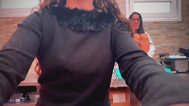 Snapshot of barfantasy chatting on 11-20-25, 10:04 barfantasy online show from 11-20-25, 10:04