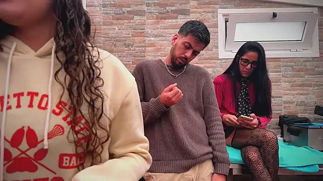 Snapshot of barfantasy chatting on 11-22-25, 11:31 barfantasy online show from 11-22-25, 11:31